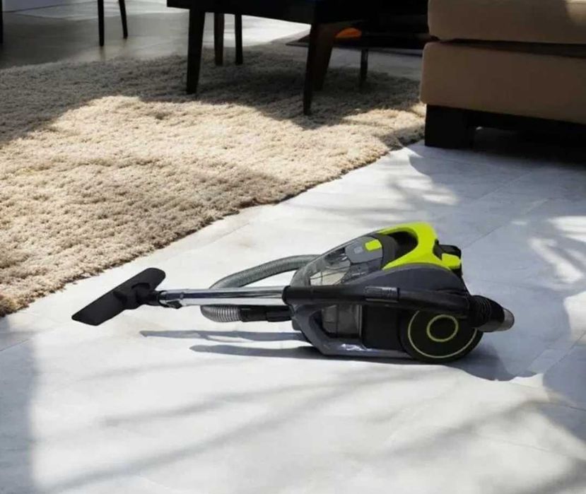 Продам потужний 3700Watt пилосос не мішковий 2.5л контейнерний пылесос