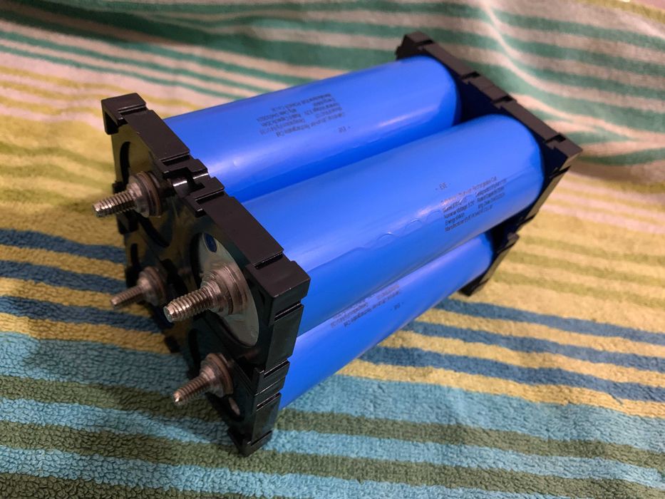 Акумулятор EVE 40135 LiFePO4 С40 3.2V 20Ah з навареними шпильками