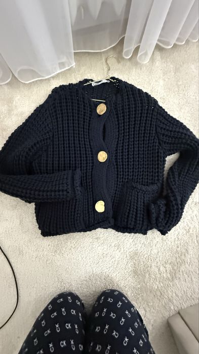 Zara granatowy sweter złote guziki M