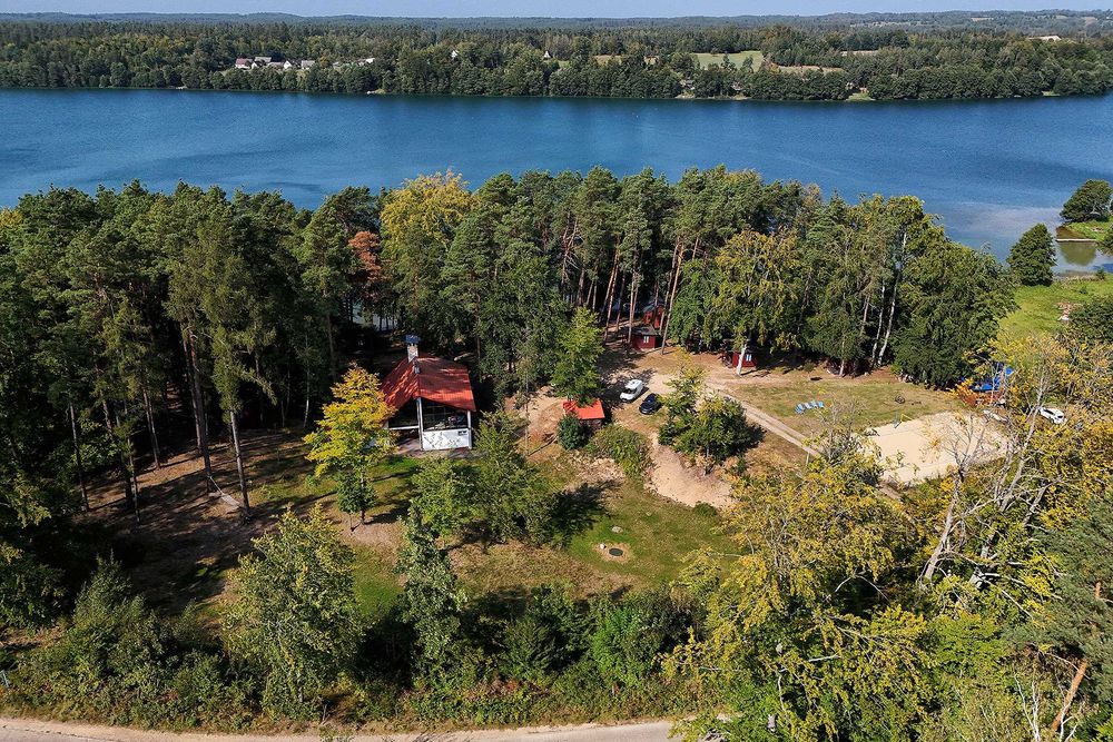 Dom na Kaszubach nad jeziorem Mausz.