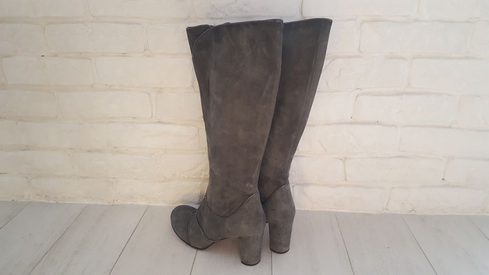 Długie szare kozaki na obcasie firmy HEGO'S