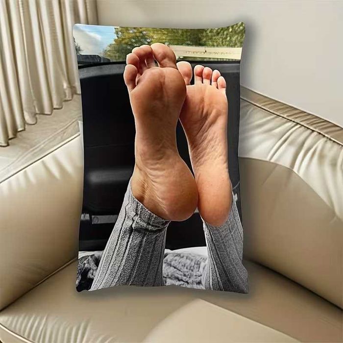 Наволочка для подушки женские ноги