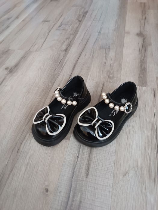 Туфлі на дівчинку