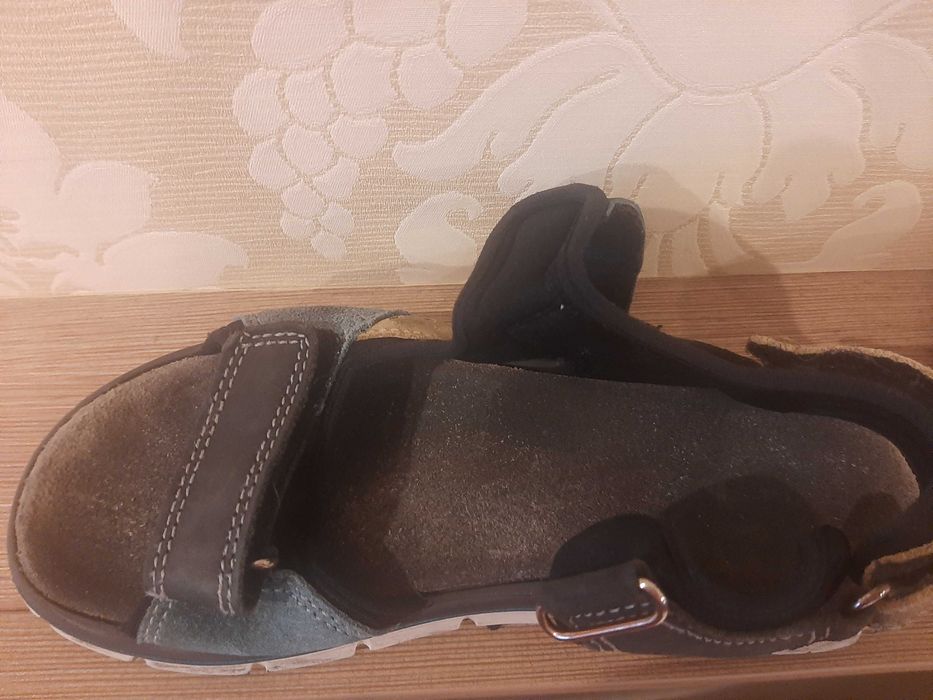 продам сандалі, босоніжки