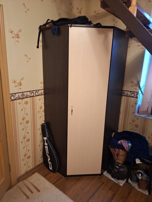 Кутова шафа 100×200×50 см — містка, з полицями, у хорошому стані