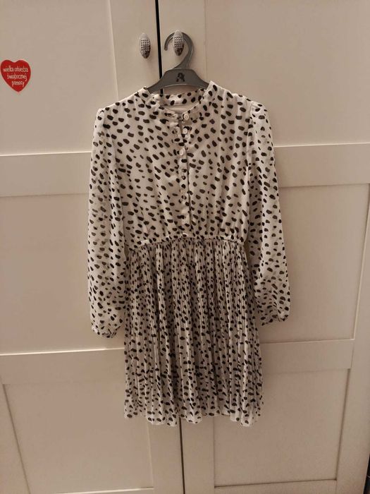 Sukienka dziewczęca.