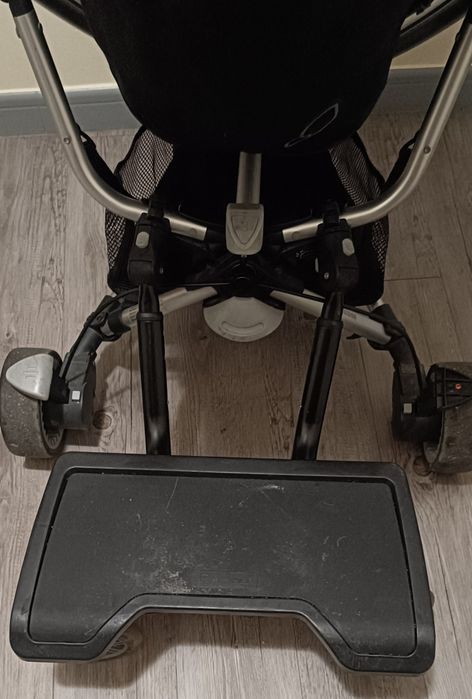 Carrinho Quinny com plataforma para irmãos
