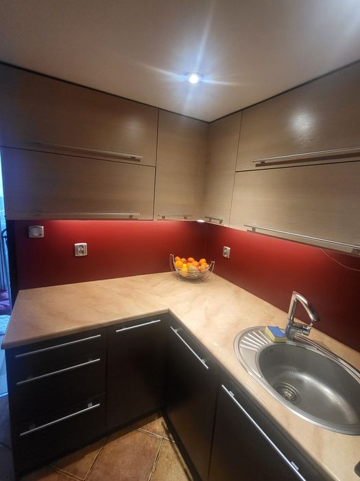 Meble kuchenne narożne z AGD – zlew, płyta gazowa, piekarnik  gratis