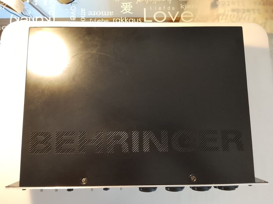 Behringer T1953 Ultragain pré amp valvulado