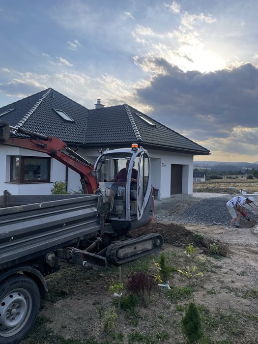 Usługi mini koparką.