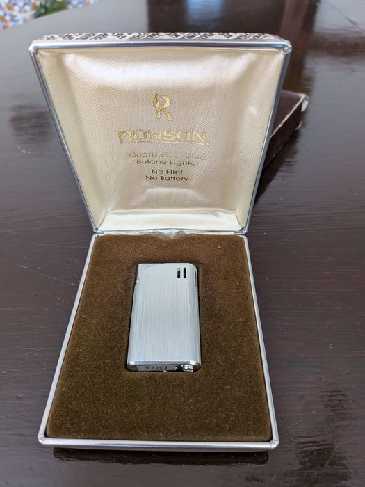 Isqueiro Ronson Vintage Prateado com Caixa – Coleção