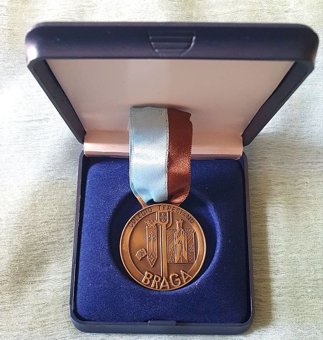 Medalha comemorativa do Colégio Teresiano - Braga