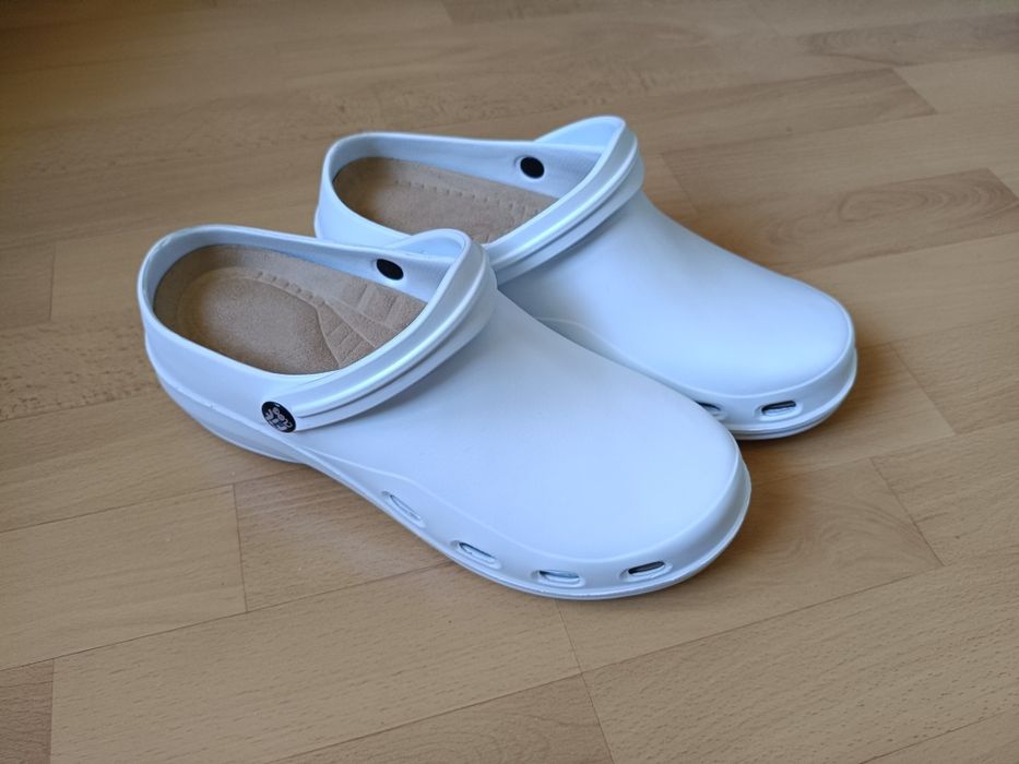 Białe klapki FitClog