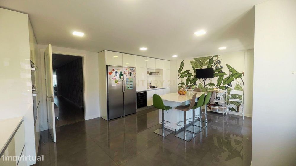 Apartamento T4 Luxuoso em Loures, Lisboa