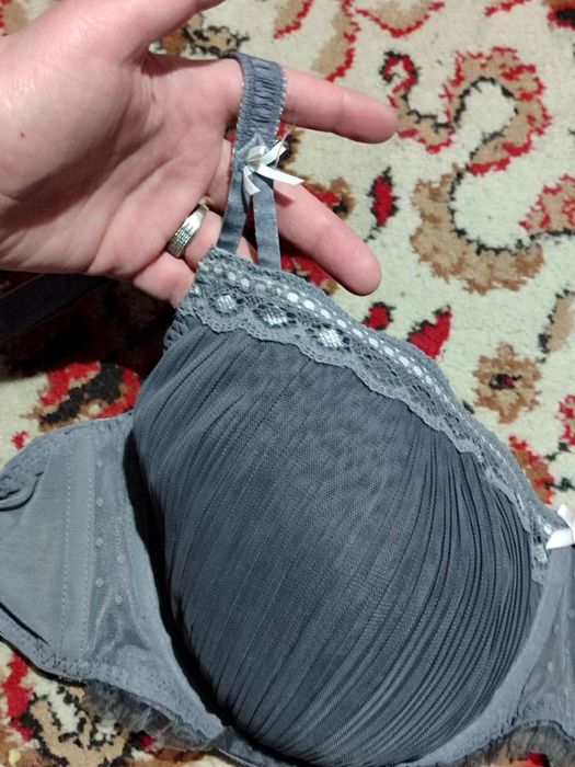 Бюстгальтер жіночий