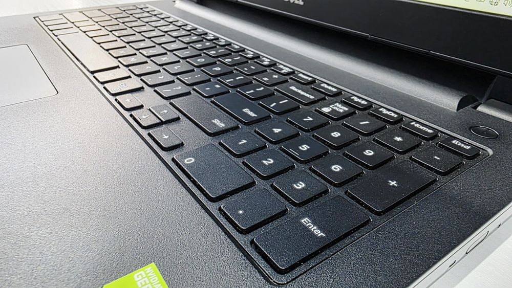 Laptop Dell i5/8GB/Nvidia/SSD jak nowy!