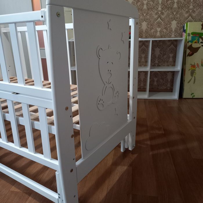 Продам дитяче ліжко та пеленальний комод .