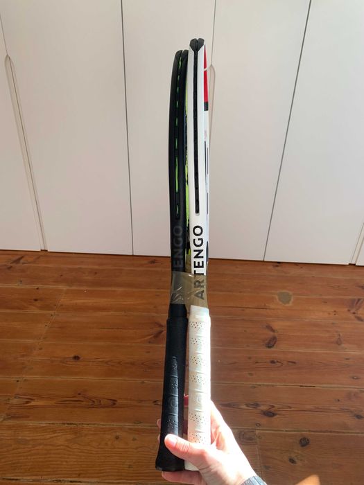 2 ARTENGO Raquetes de Ténis Adulto + 4 WILSON Bola de Ténis