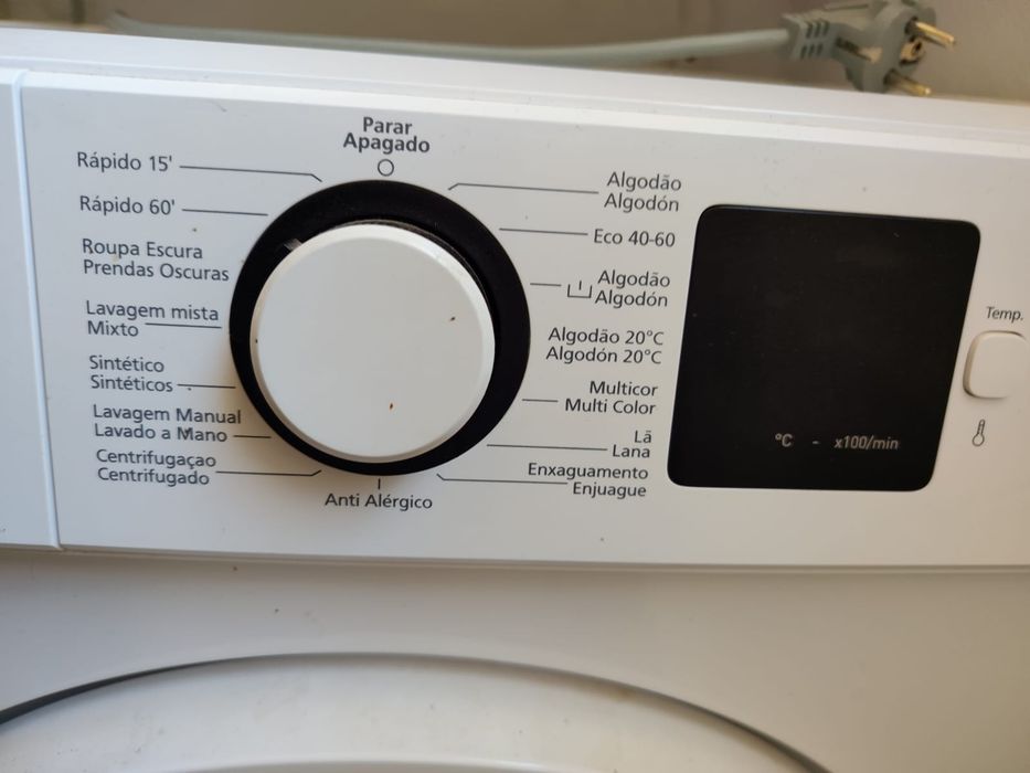 Cama e máquina de lavar