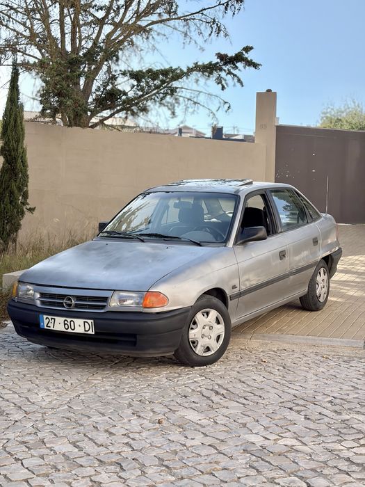 Opel Astra-CAIXA AUTOMATICA- 1.4gasolina / Tudo em dia mecânica impecavel