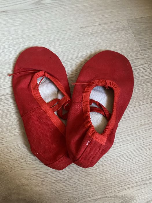 Красные детские чешки