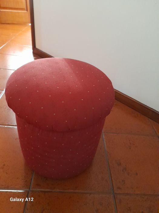 Vendo Banco puf vermelho