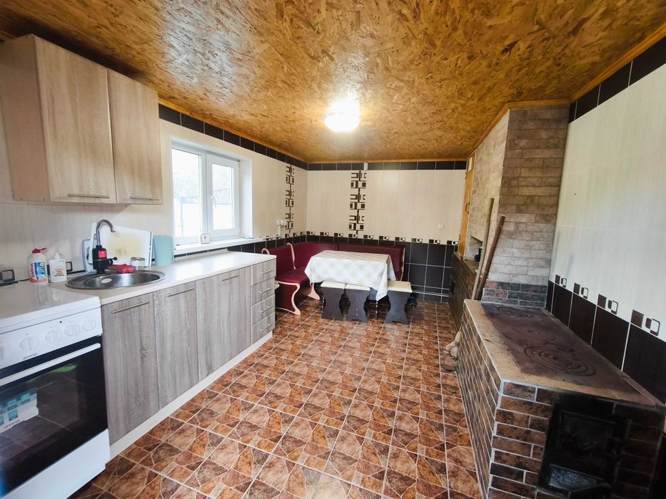 Продаж заміського будинку