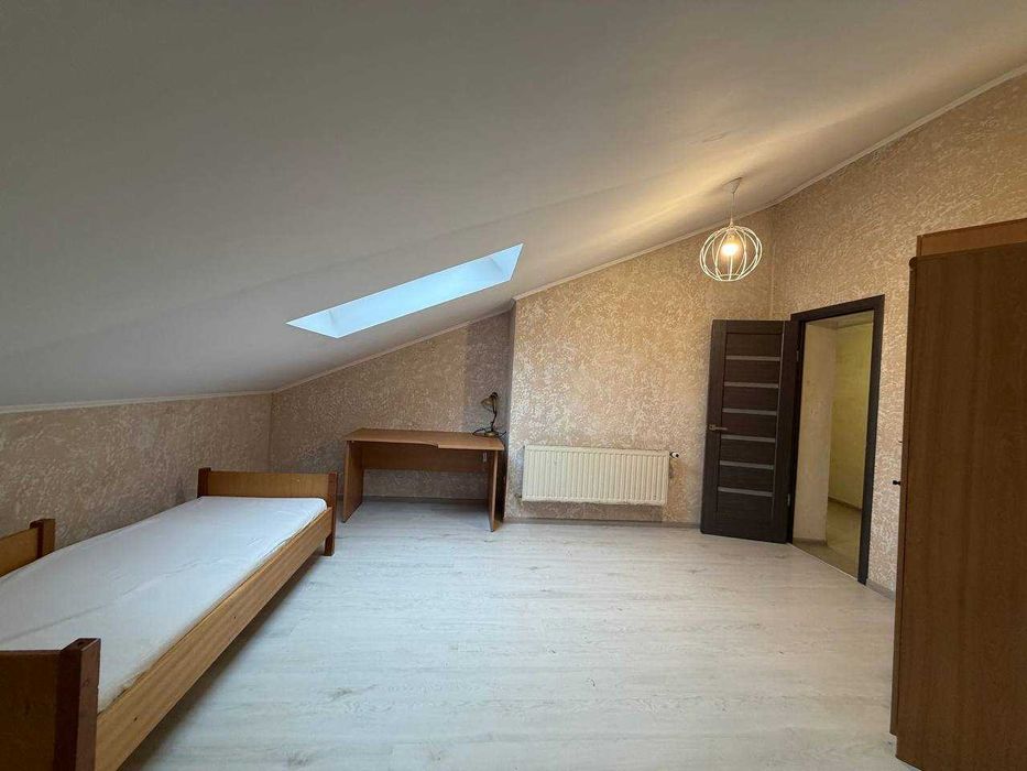 Продаж 4 кім квартири з ремонтом. Центр)