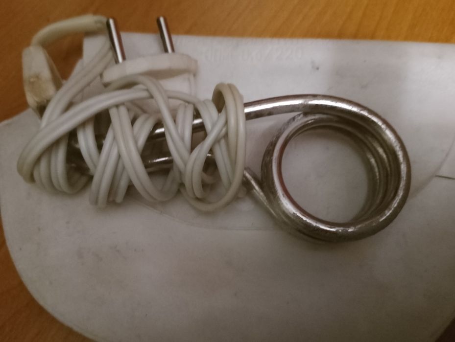 Набір металевих банок,кип'ятильник, черпак ,скляні банки для сипучих .