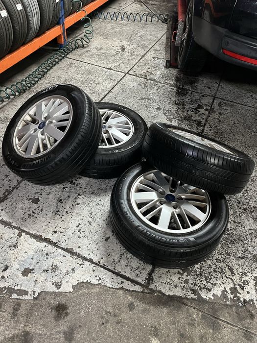Jantes 16 Ford 7J ET 50 5X108 com pneus Michelin