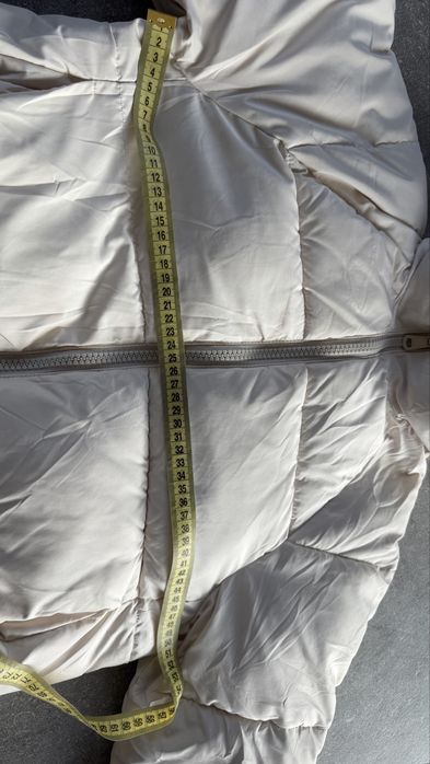 Тепла куртка Zara на 9-10 років 140 см