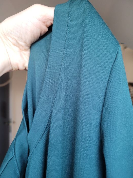 Sukienka w kolorze butelkowym