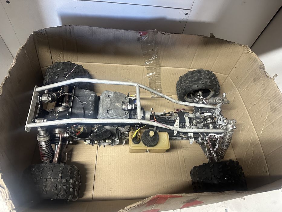 Машинка Rc 1/6 ( на пульті керування  )двс , багги 4х4 traxxes