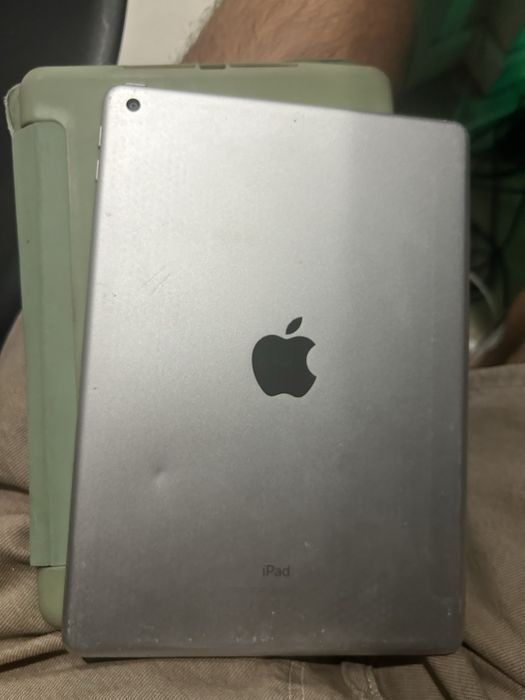 iPad 6ª Geração 128GB + Capa — Bateria 90%