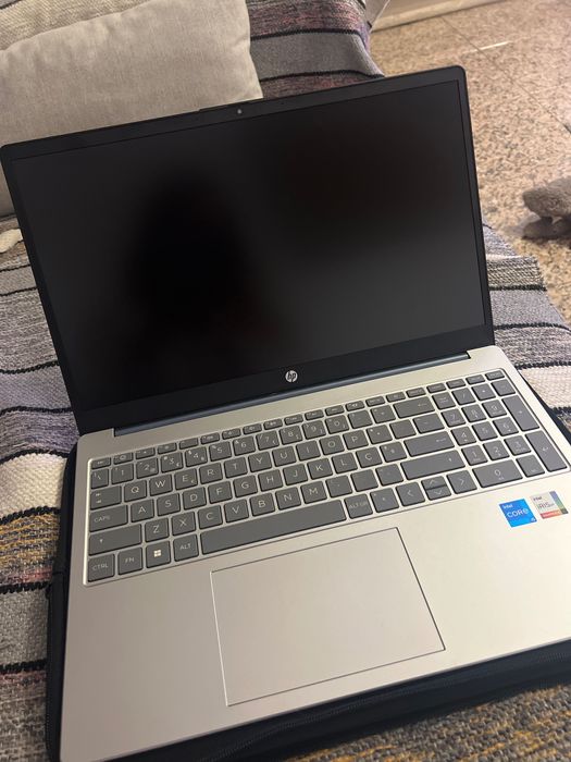 Portátil HP como novo, comprado em abril deste ano