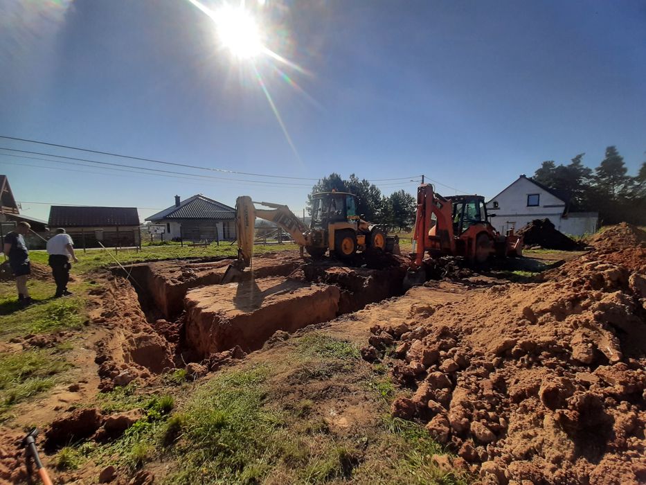 Prace ziemne. Fundamenty. Usługi koparko-ładowarką. koparką obrotową