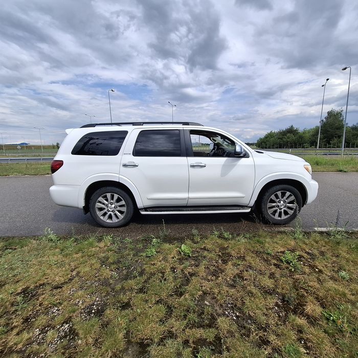 Toyota Sequoia  5.7 v8