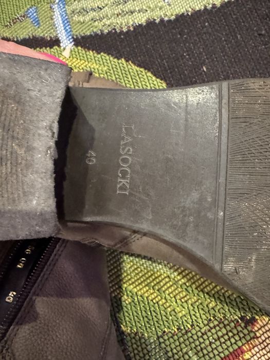 Krótkie botki Lasocki