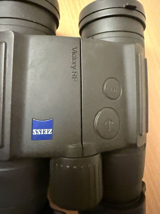 Бинокль Zeiss Victory 10x45 T* RF