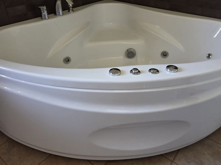 Wanna z hydromasażem PoolSPA 140*140