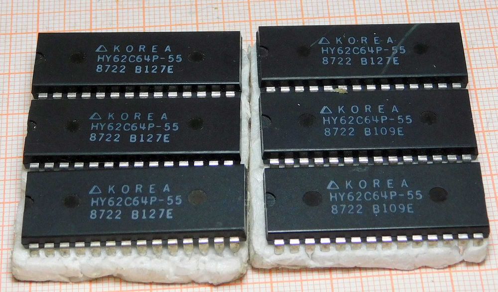 Układ pamięci SRAM HY62C64P 55 [069]