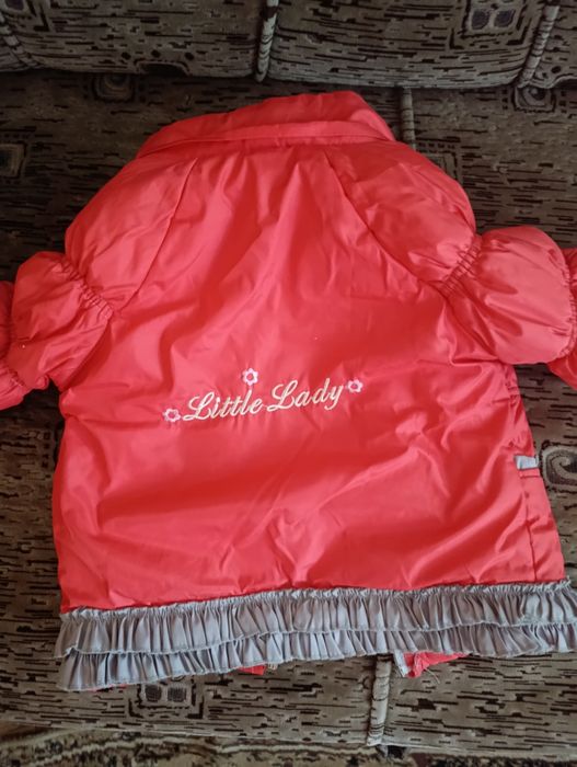 Віддам дитячу зивову курточку на 2 роки