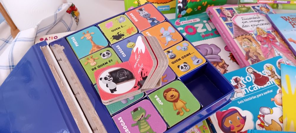 Lote/conjunto livros, puzzles, jogos, brinquedos (32 peças)