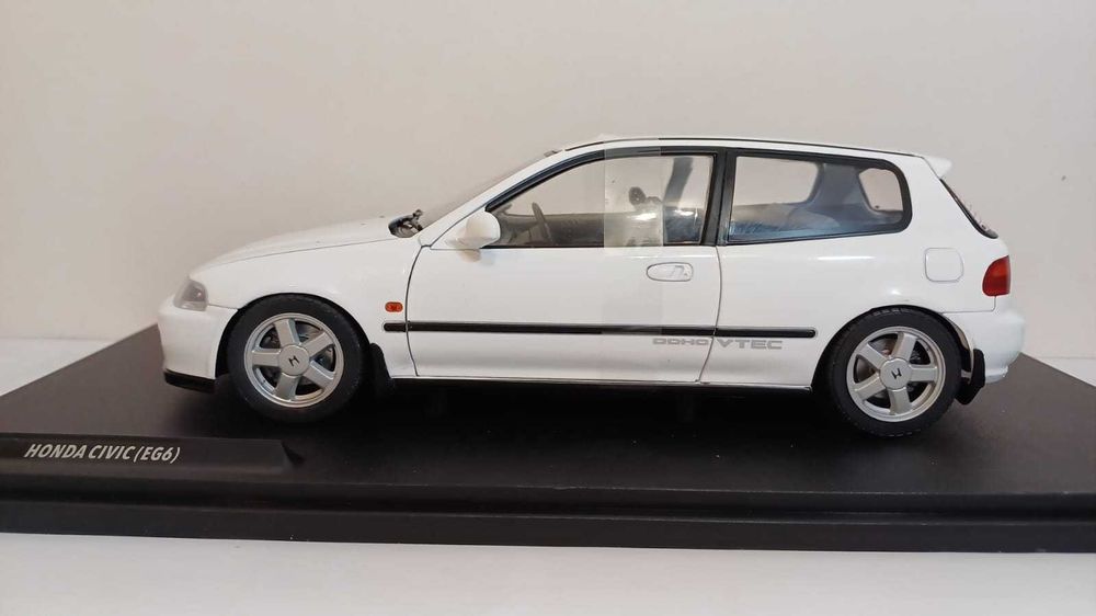 1/18 Honda Civic EG6 br - Solido