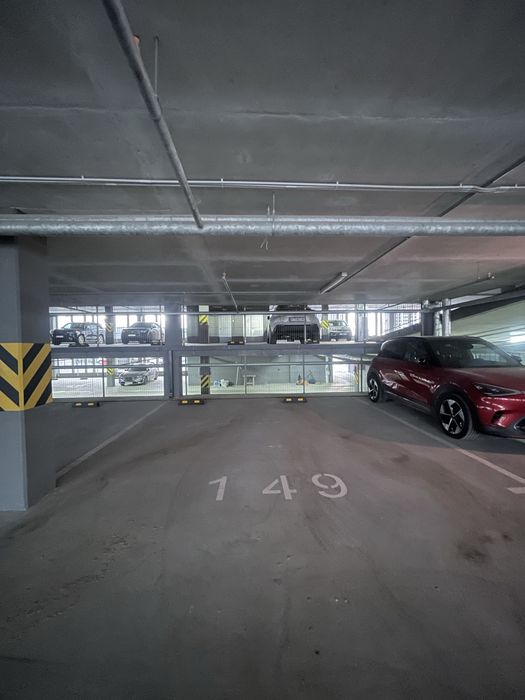 Оренда паркомісць на 1- ому поверсі .Варшавський 3. В.Змієнка 32