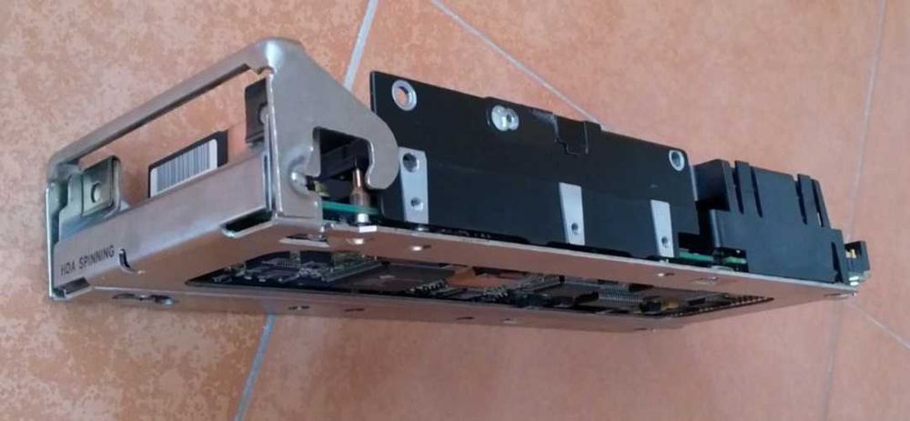 IBM 9 GB Ultrastar RAMAC DCHS-098 SCSI Hard disk drive HDA SPINNING64584699220867123