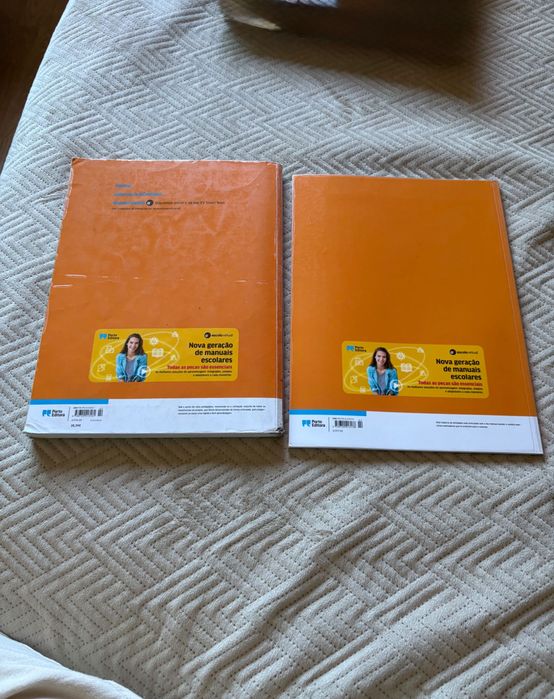 Manual e Caderno de atividades de Economia 10 ano