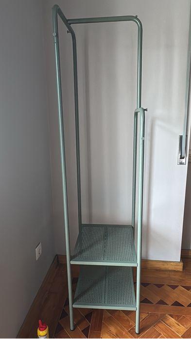 Roupeiro aberto em ferro Ikea