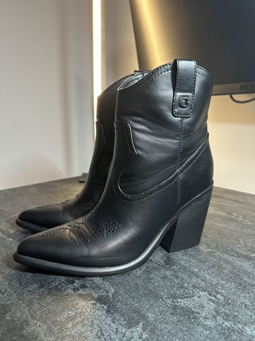 Жіночі ботильони GUESS