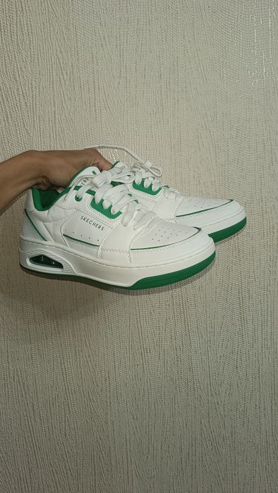 Білі кросовки Skechers 24 см